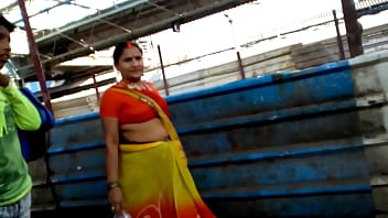 Duchess reccomend upar wala navel song bhojpuri india
