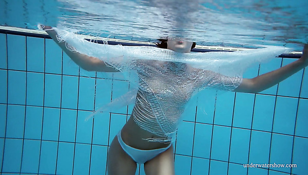 Underwater babe liza rachinska swims naked