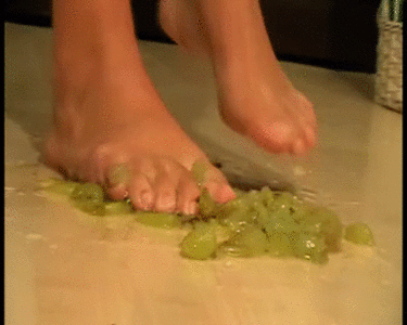 Miss reccomend foot show with jello knee