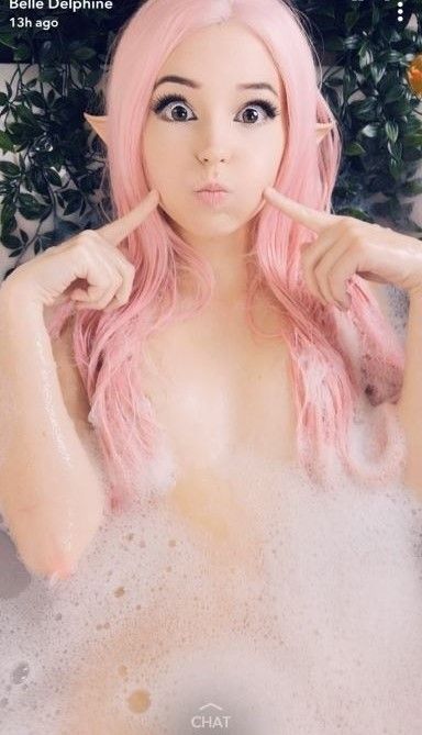 Green T. reccomend cosplayer belle delphine vende agua