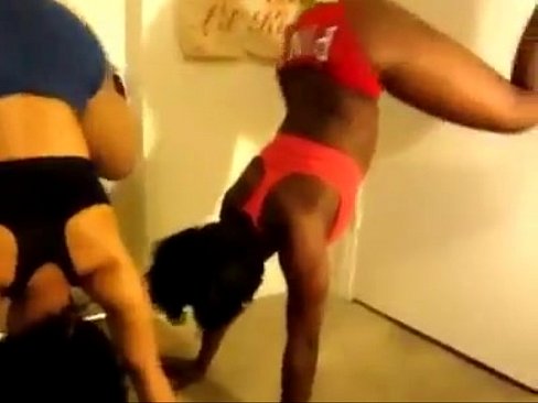 Sexy redbone teen twerking periscope