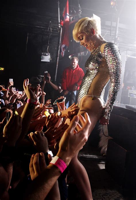 Miley cyrus allows fans touch