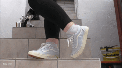 Cupcake reccomend webcam remove sneakers socks